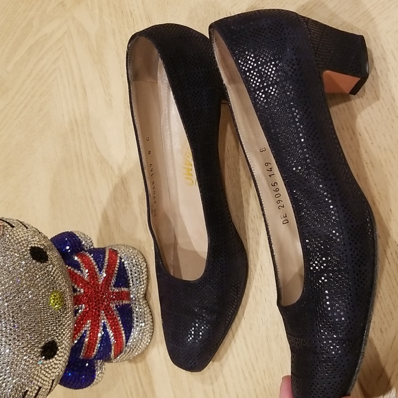 Vintage Salvatore Ferragamo Dark Blue Heels - Picture 3 of 13